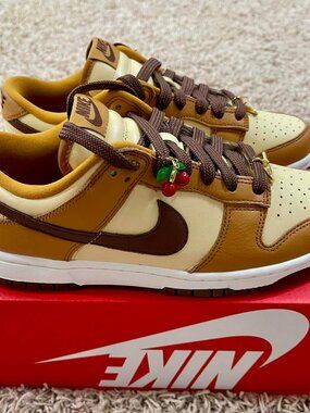 Nike Women’s Dunk Low SE Sneakers Shoes Brown HQ7487-700, Size 8.5 (New)